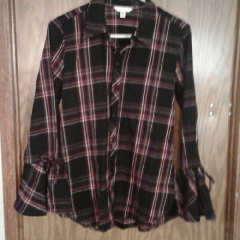 Time and Tru button front shirt size S NWT (K)